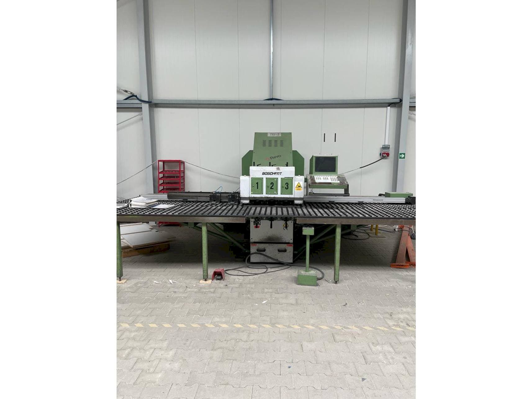 Vista Frontal da BOSCHERT TRI 1250 CNC Z máquina