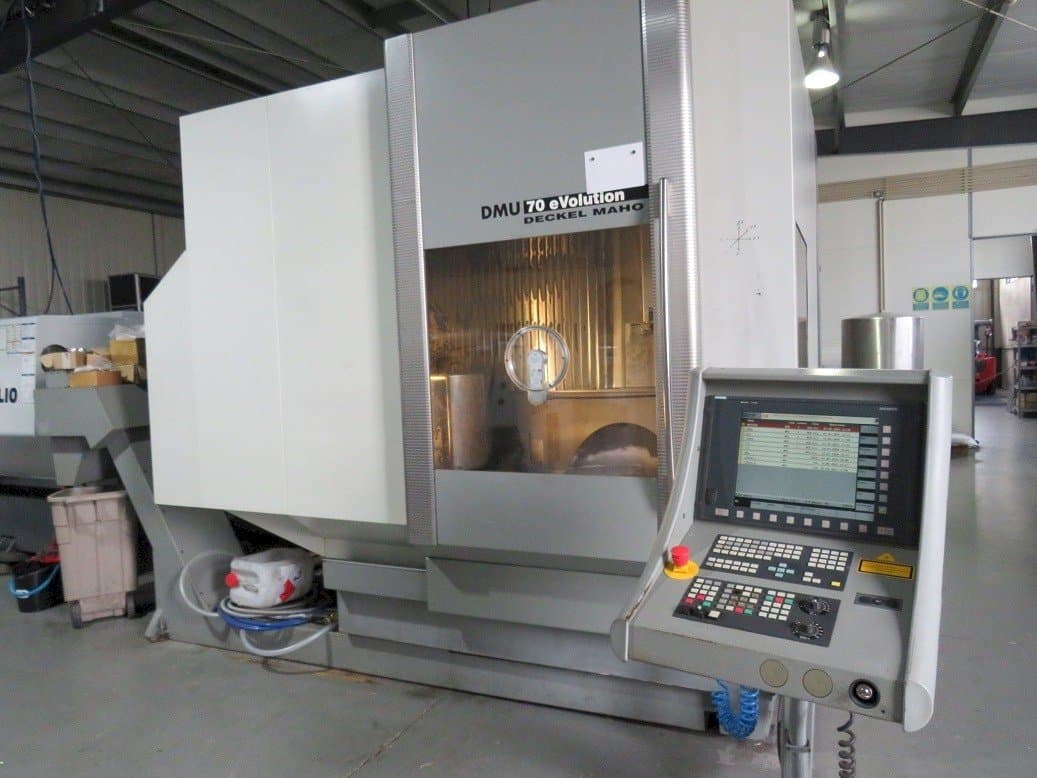 Vista Frontal da DECKEL MAHO DMU 70 eVolution máquina