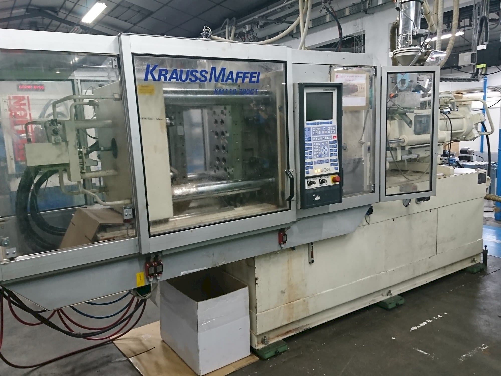 Vista Frontal da Krauss Maffei 110 - 700 C1 máquina