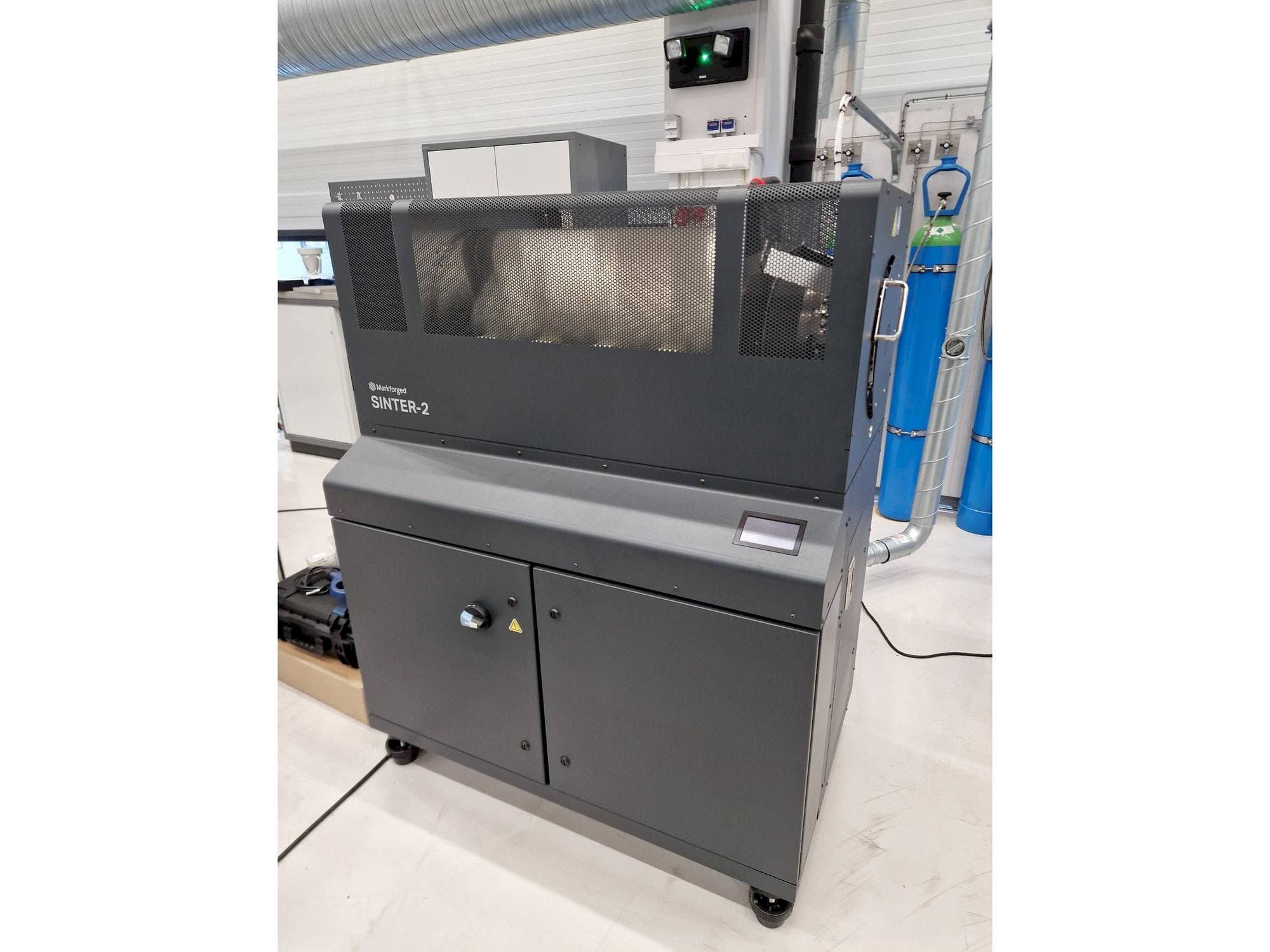 Vista Frontal da MARKFORGED Metal X máquina