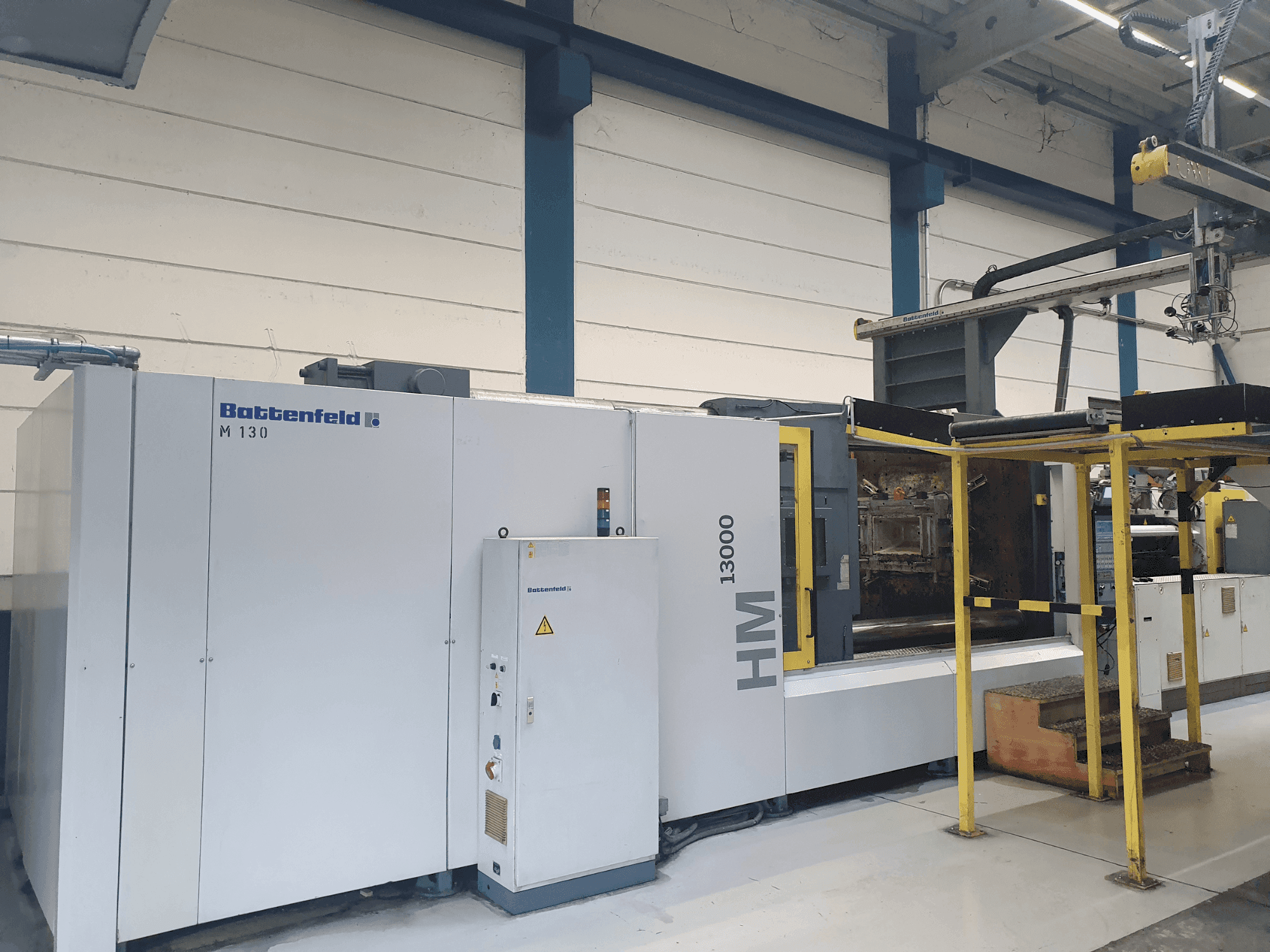 Vista Frontal da Battenfeld HM 13000/12000 máquina
