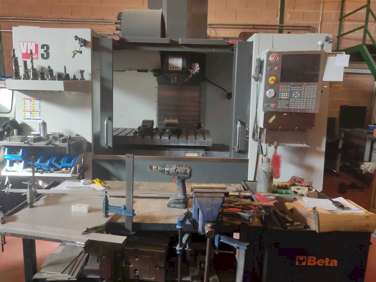 Vista Frontal da HAAS VM-3 máquina