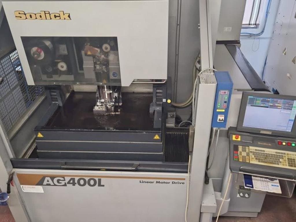 Vista Frontal da Sodick AG400L máquina