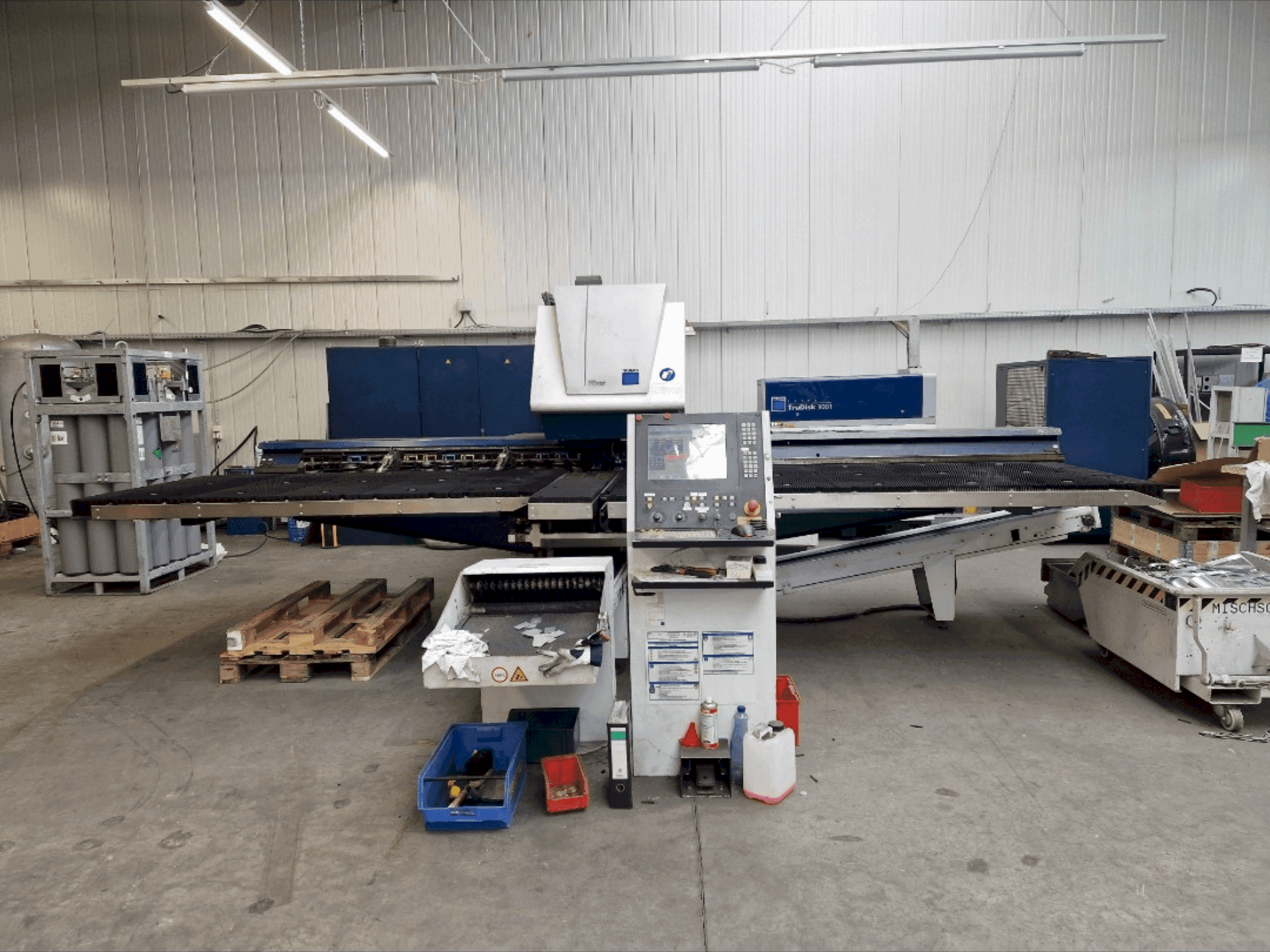 Vista Frontal da TRUMPF TruMatic 3000 Fiber máquina
