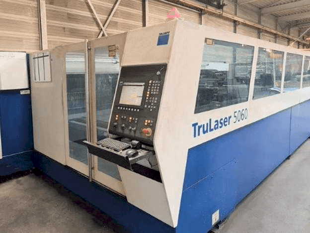 Vista Frontal  da TRUMPF TruLaser 5060  máquina