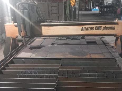 Vista Frontal da ALFATEC CNC 1,5x3M PROFI máquina