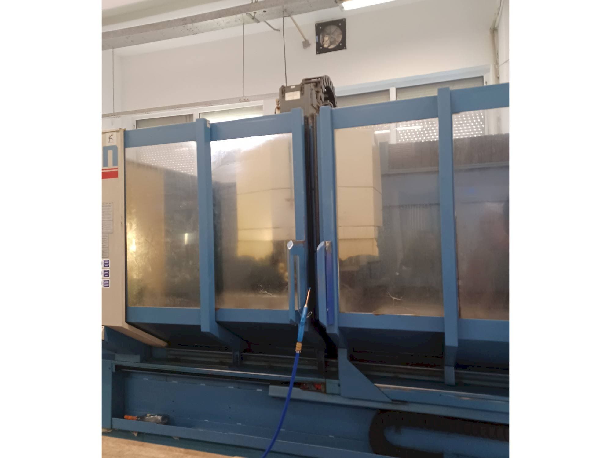 Vista Frontal da CHIRON FZ 18 L máquina