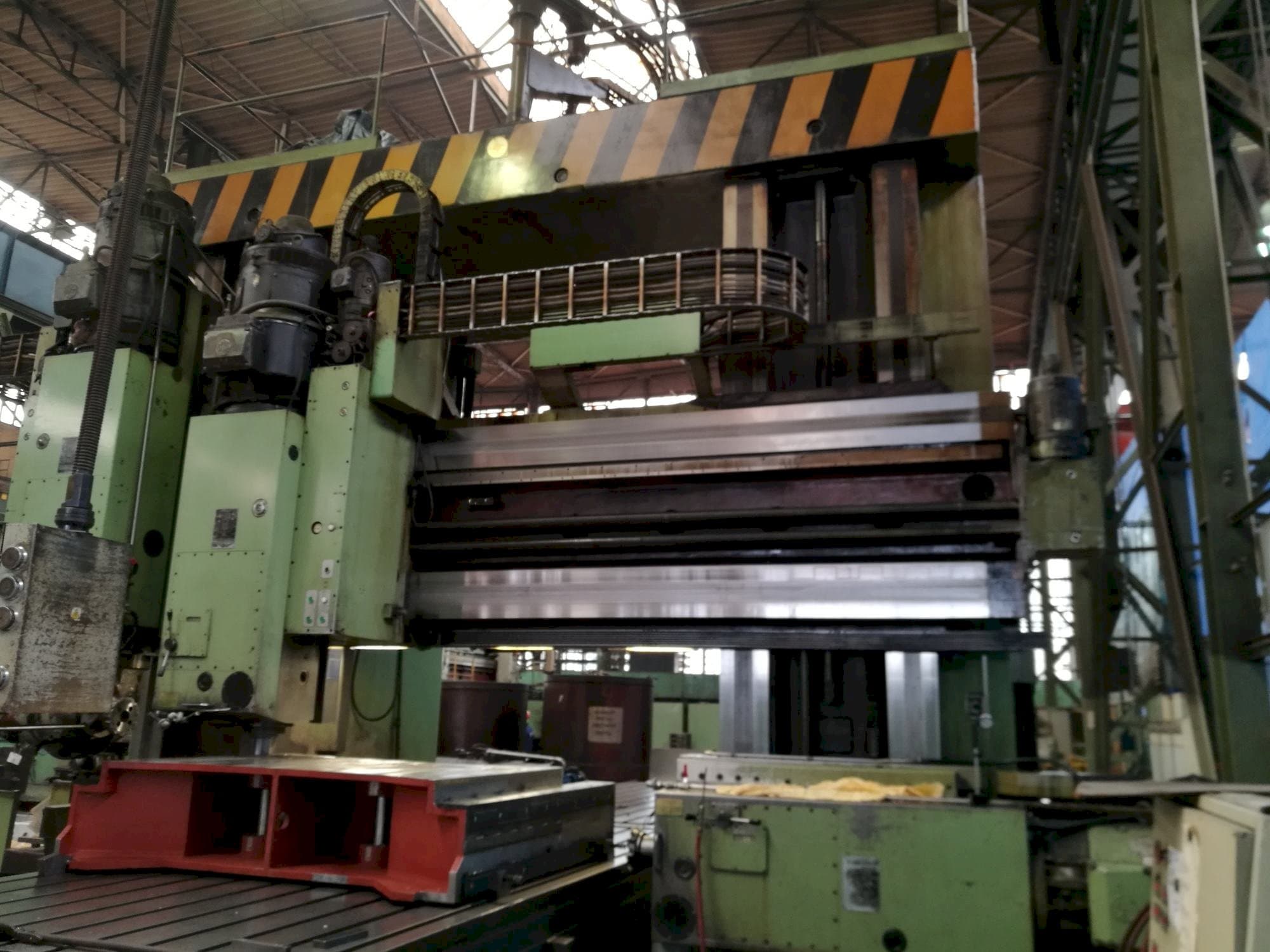 Vista Frontal da TOS FRV-D 20 x 40 máquina