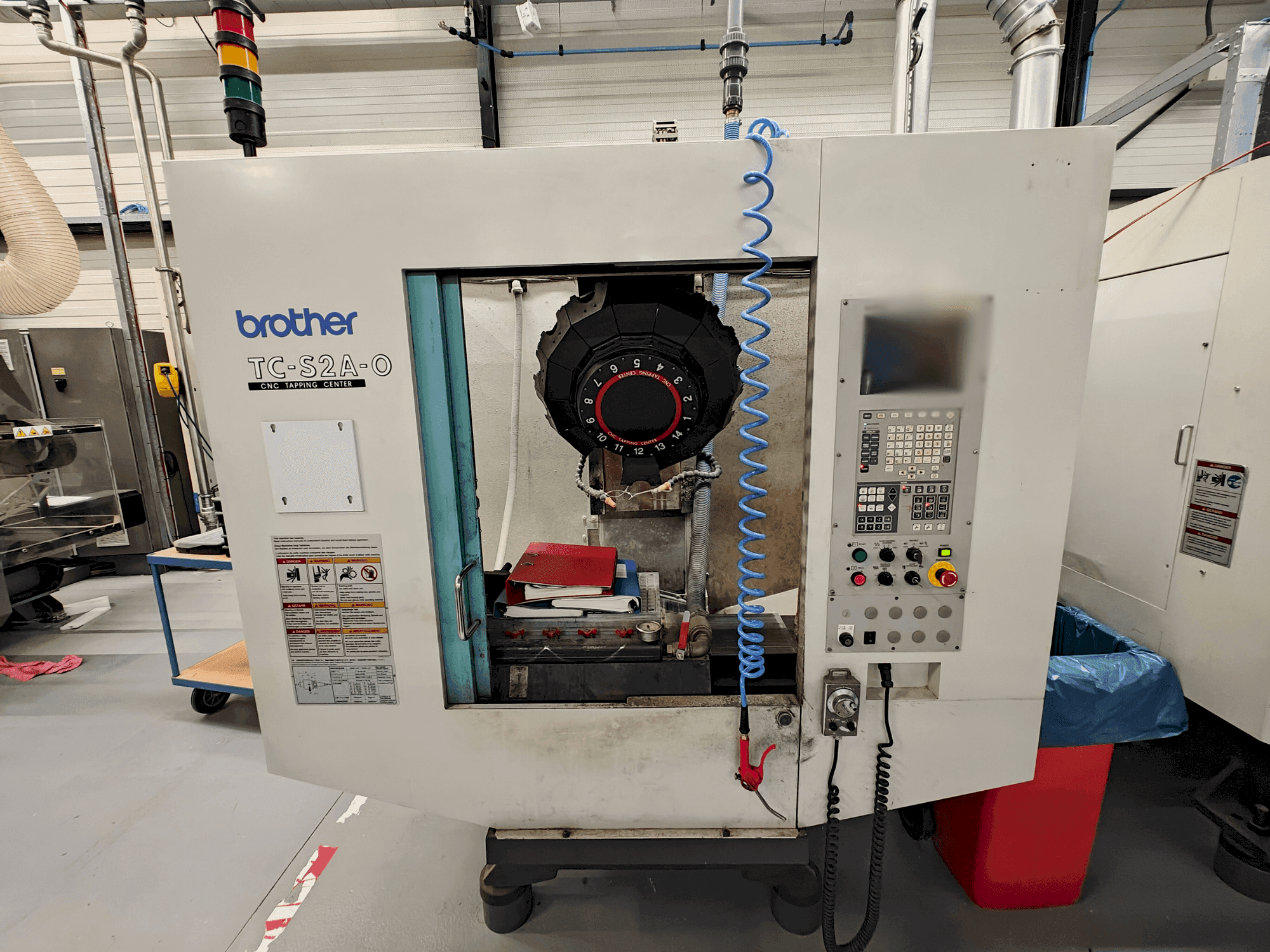 Vista Frontal  da Brother C-S2A-O  máquina