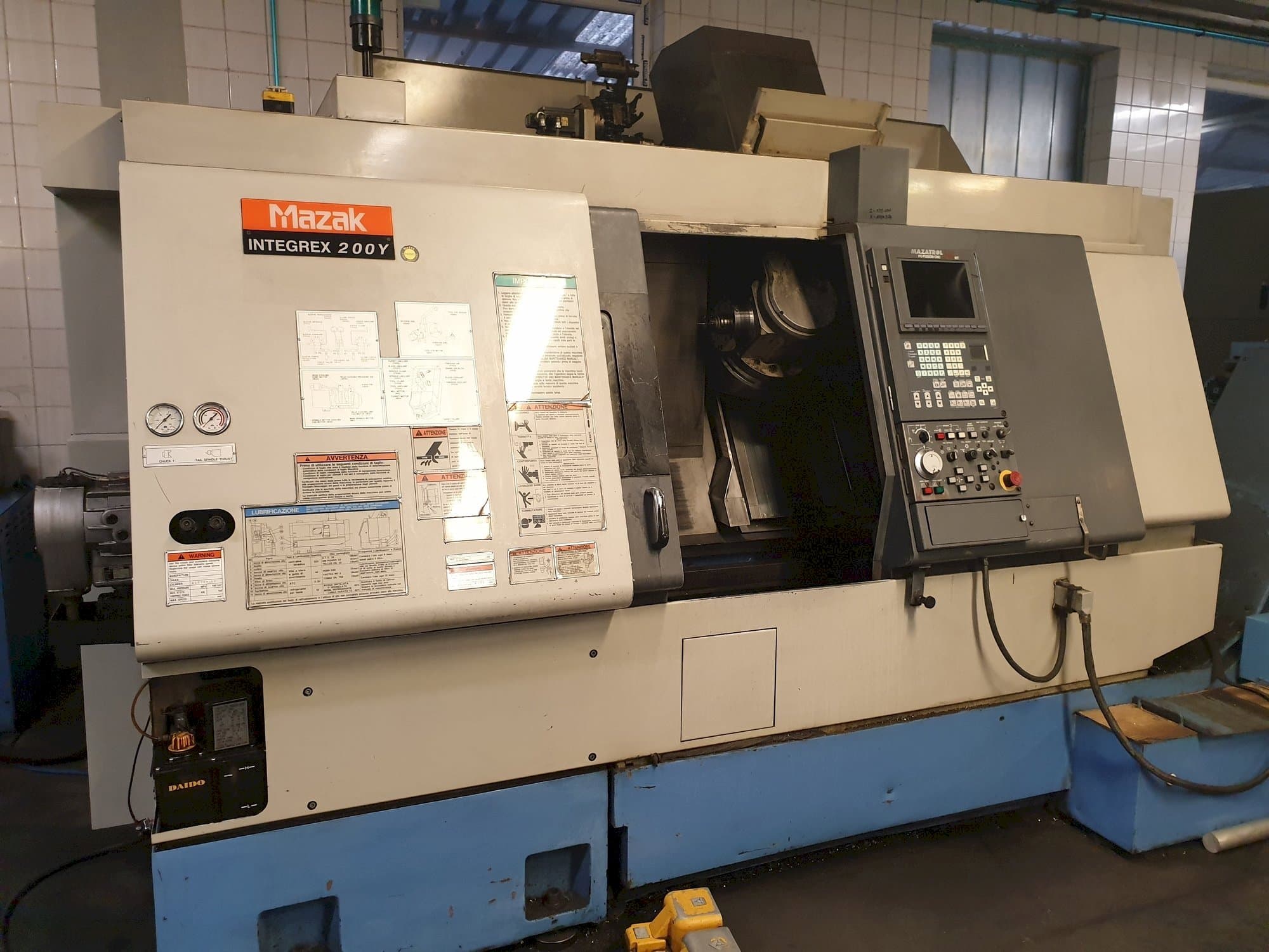 Vista Frontal da Mazak Integrex 200 Y máquina