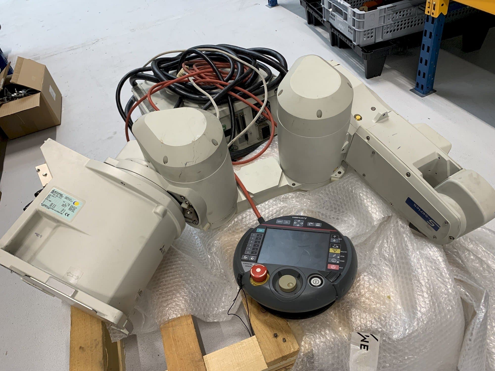 Vista Frontal da Mitsubishi Melfa RV 6S máquina