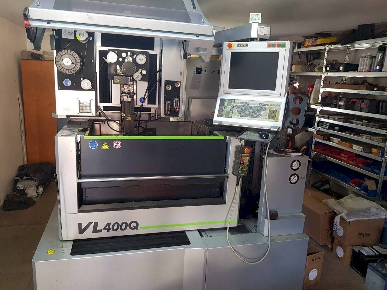 Vista Frontal da Sodick VL 400Q máquina