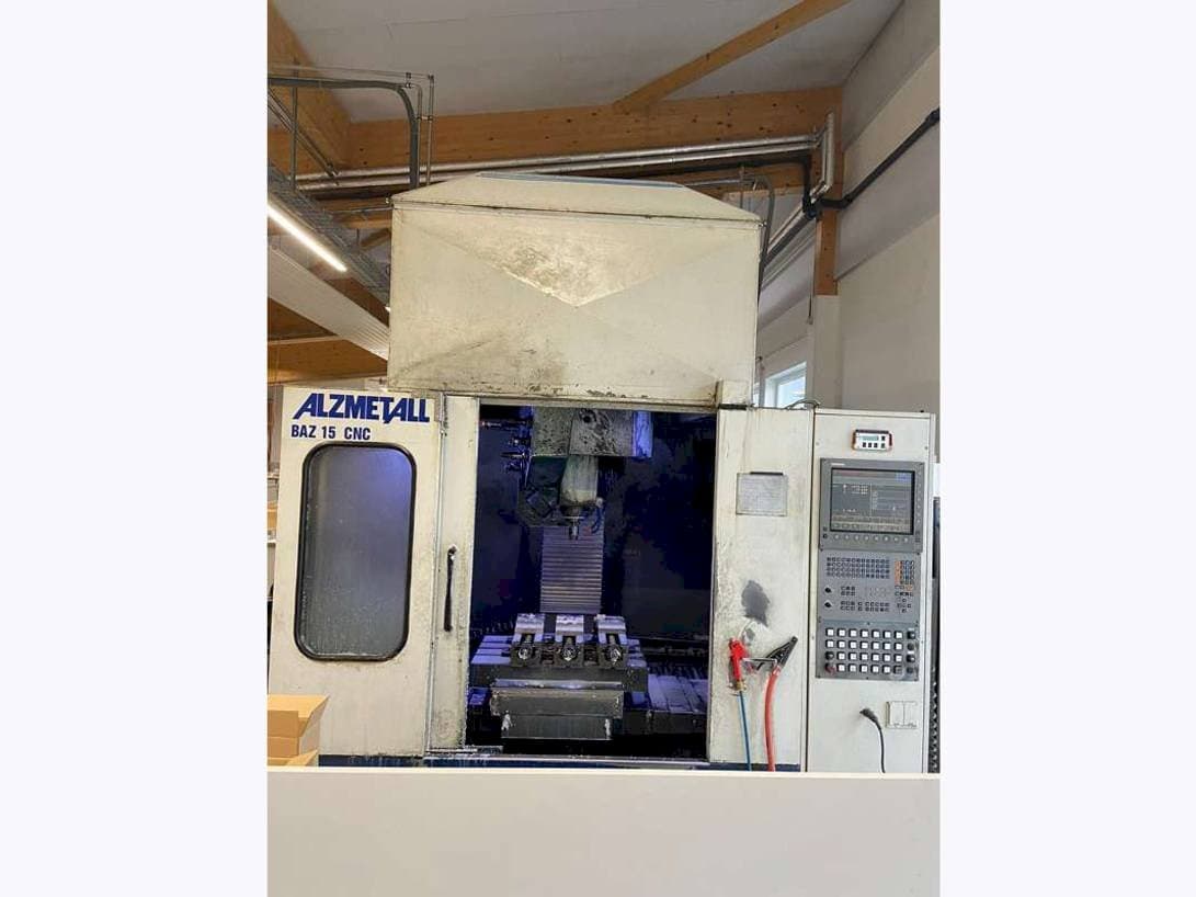 Vista Frontal  da Alzmetall CNC BAZ 15  máquina