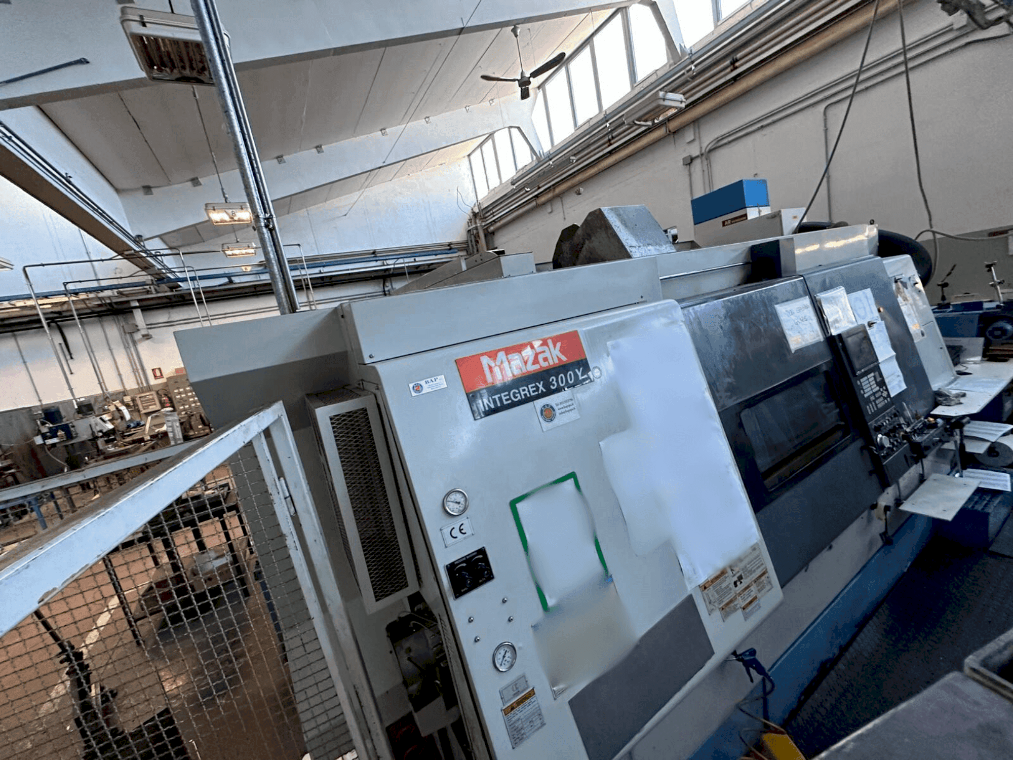 Vista Frontal  da Mazak INTEGREX 300Y  máquina