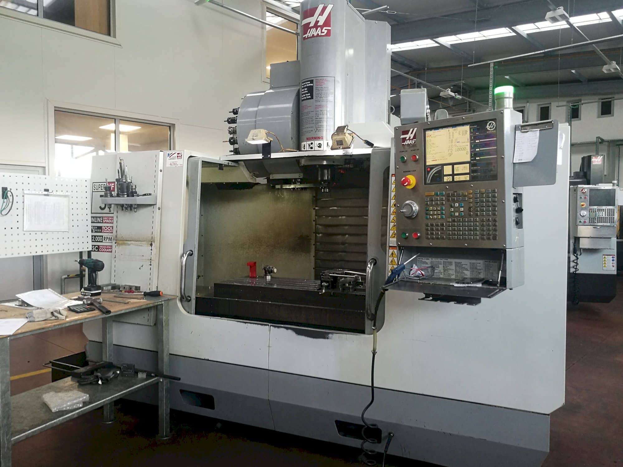 Vista Frontal da HAAS VF-3SSHE máquina