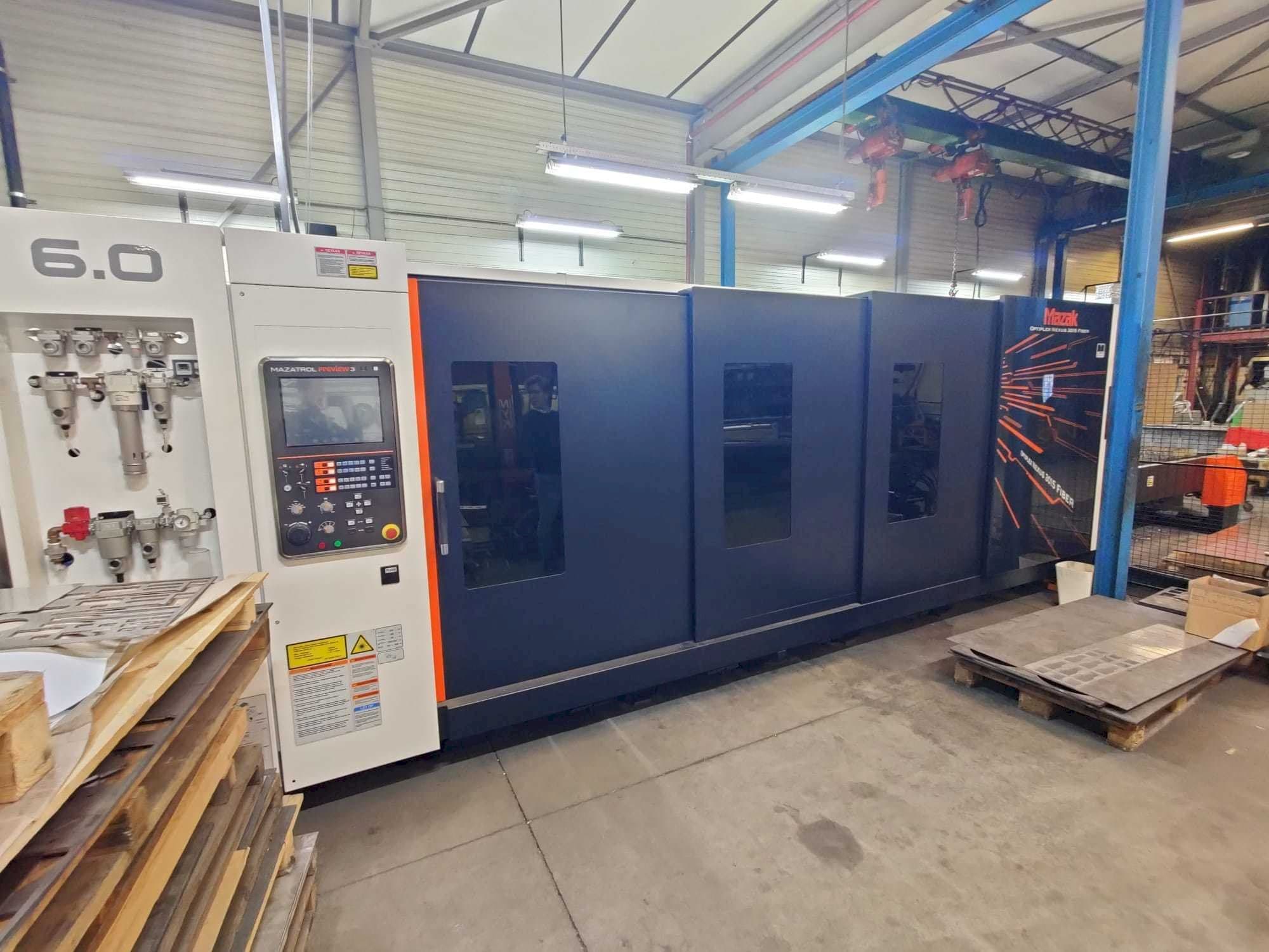 Vista Frontal da Mazak Optiplex Nexus 3015 máquina