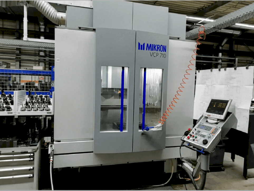 Vista Frontal da MIKRON VCP 710 máquina
