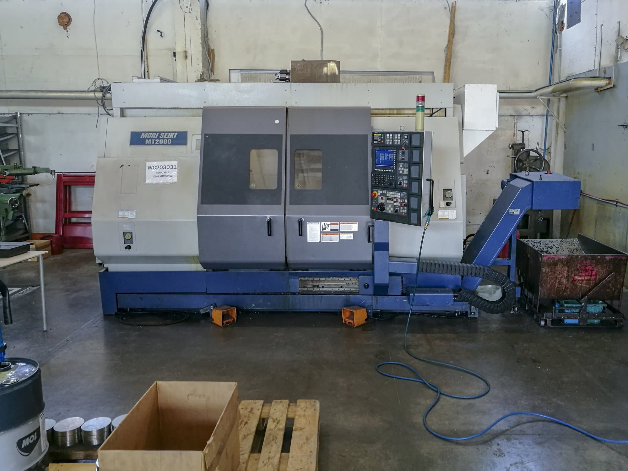 Vista Frontal da MORI SEIKI MT-2000 SZ máquina