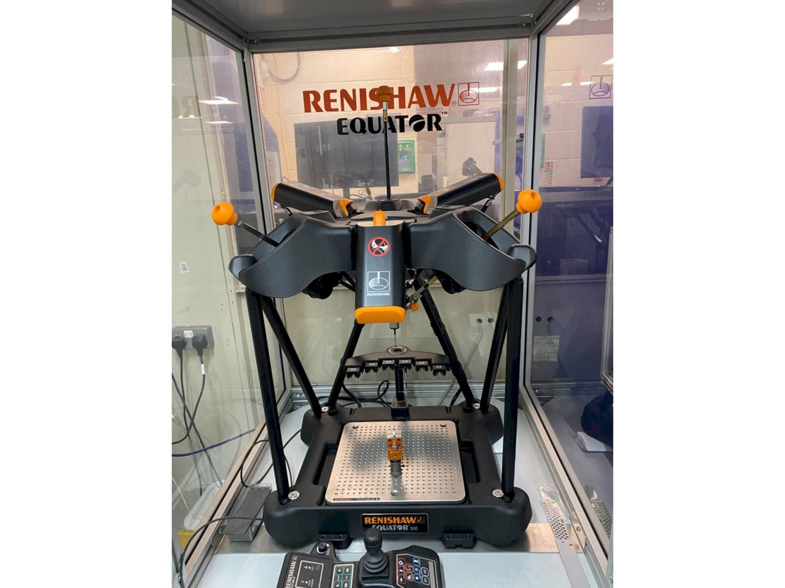 Vista Frontal da RENISHAW Equator 300 máquina