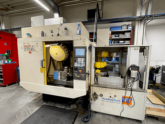 Vista Frontal da FANUC Robodrill Alpha-T21iEL máquina