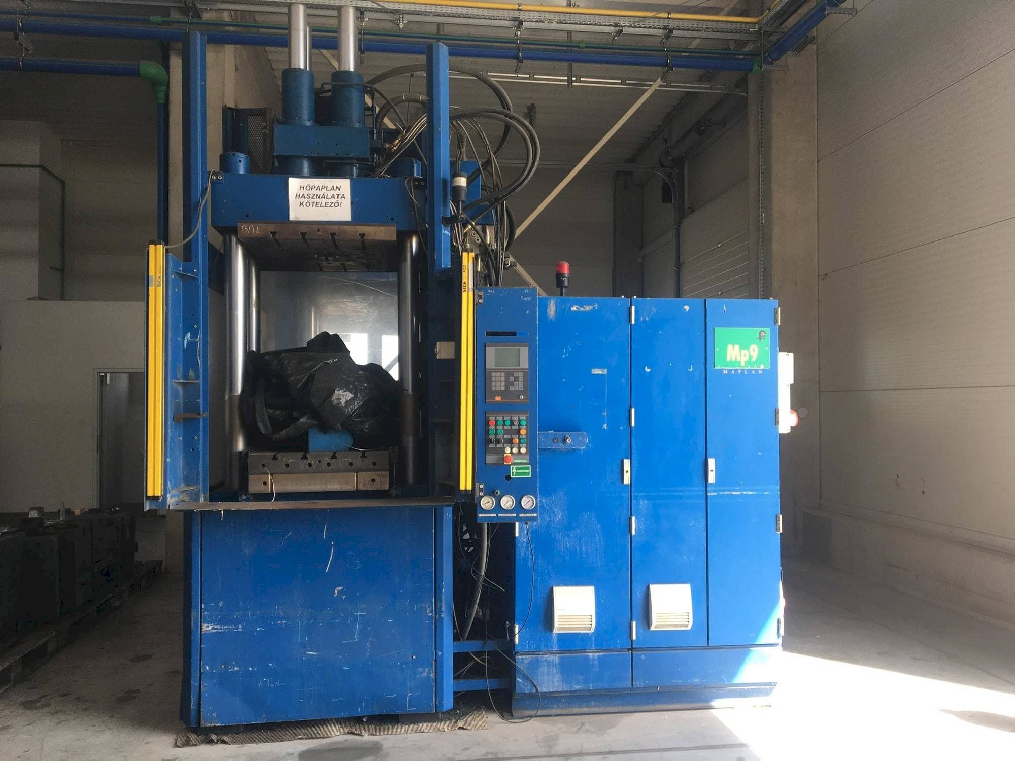 Vista Frontal  da MAPLAN MTF 750/300  máquina