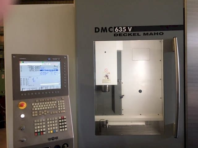 Vista Frontal  da DECKEL MAHO DMC 635 V  máquina