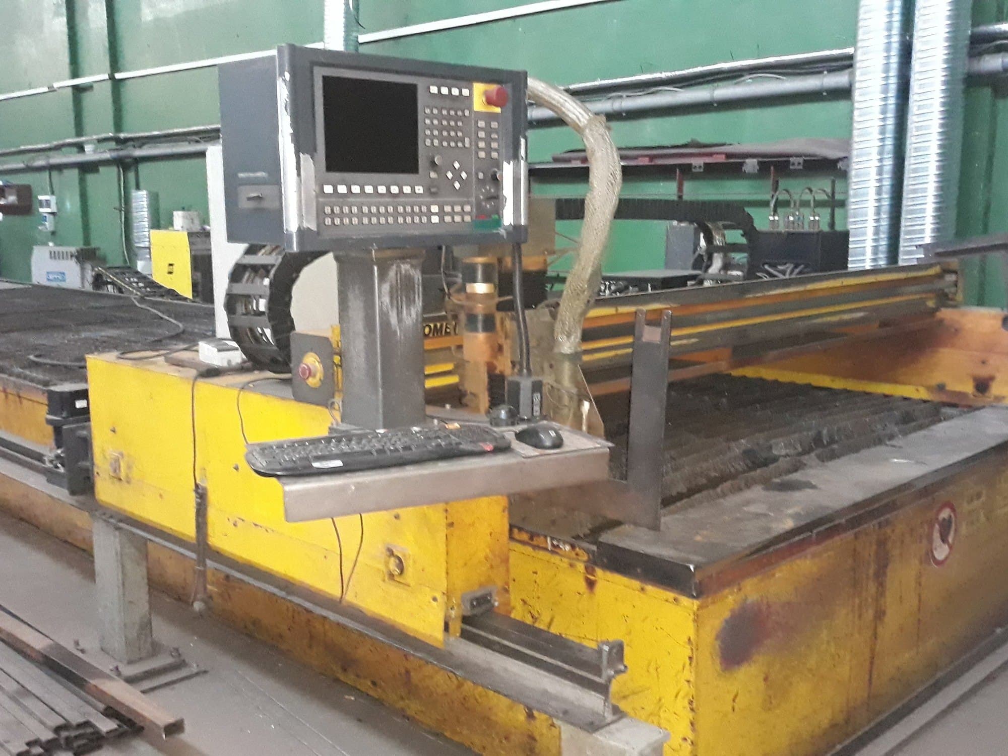 Vista Frontal da ESAB CXD-P 3000 máquina