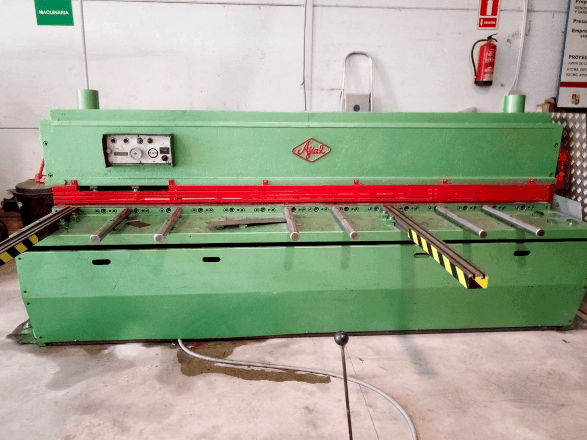 Vista Frontal da Ajial 630 CA máquina