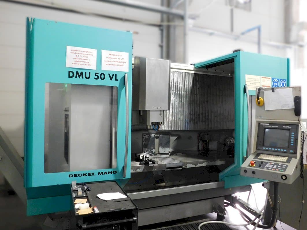 Vista Frontal  da DMG DMU 50 VL  máquina