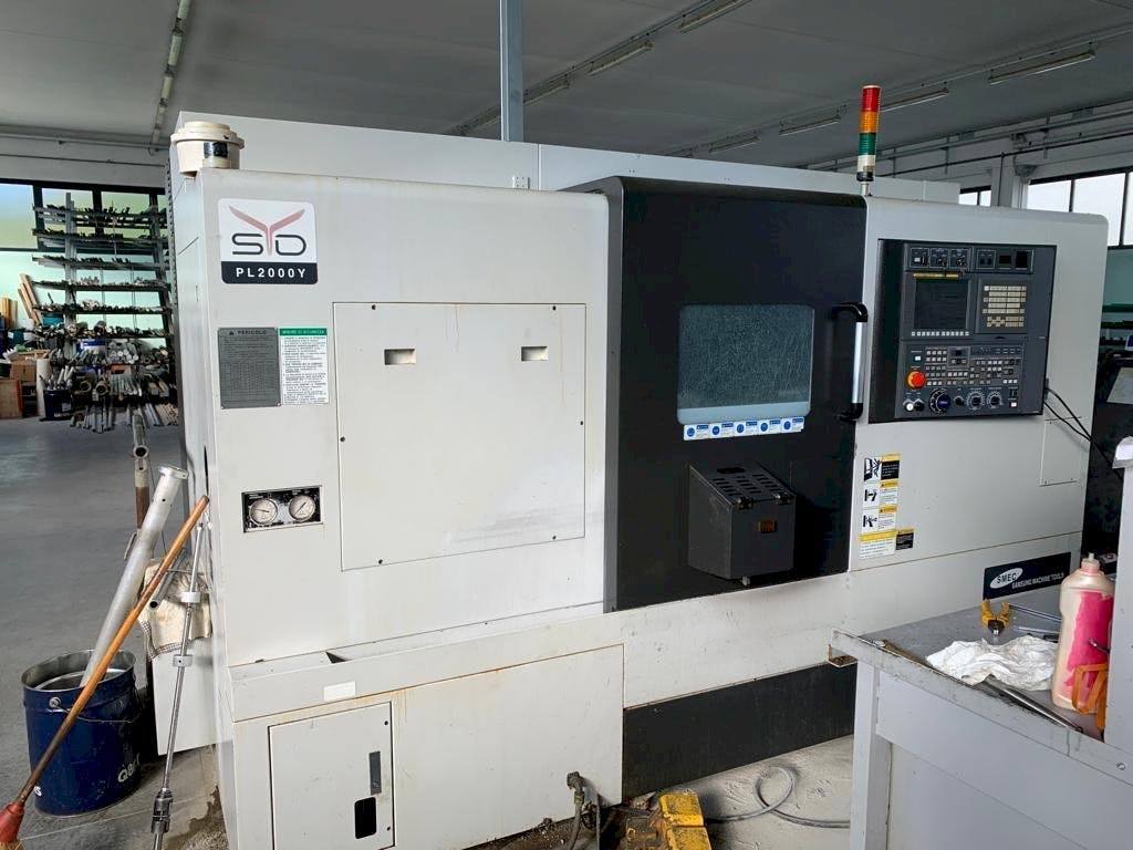 Vista Frontal  da SMEC PL 2000Y  máquina