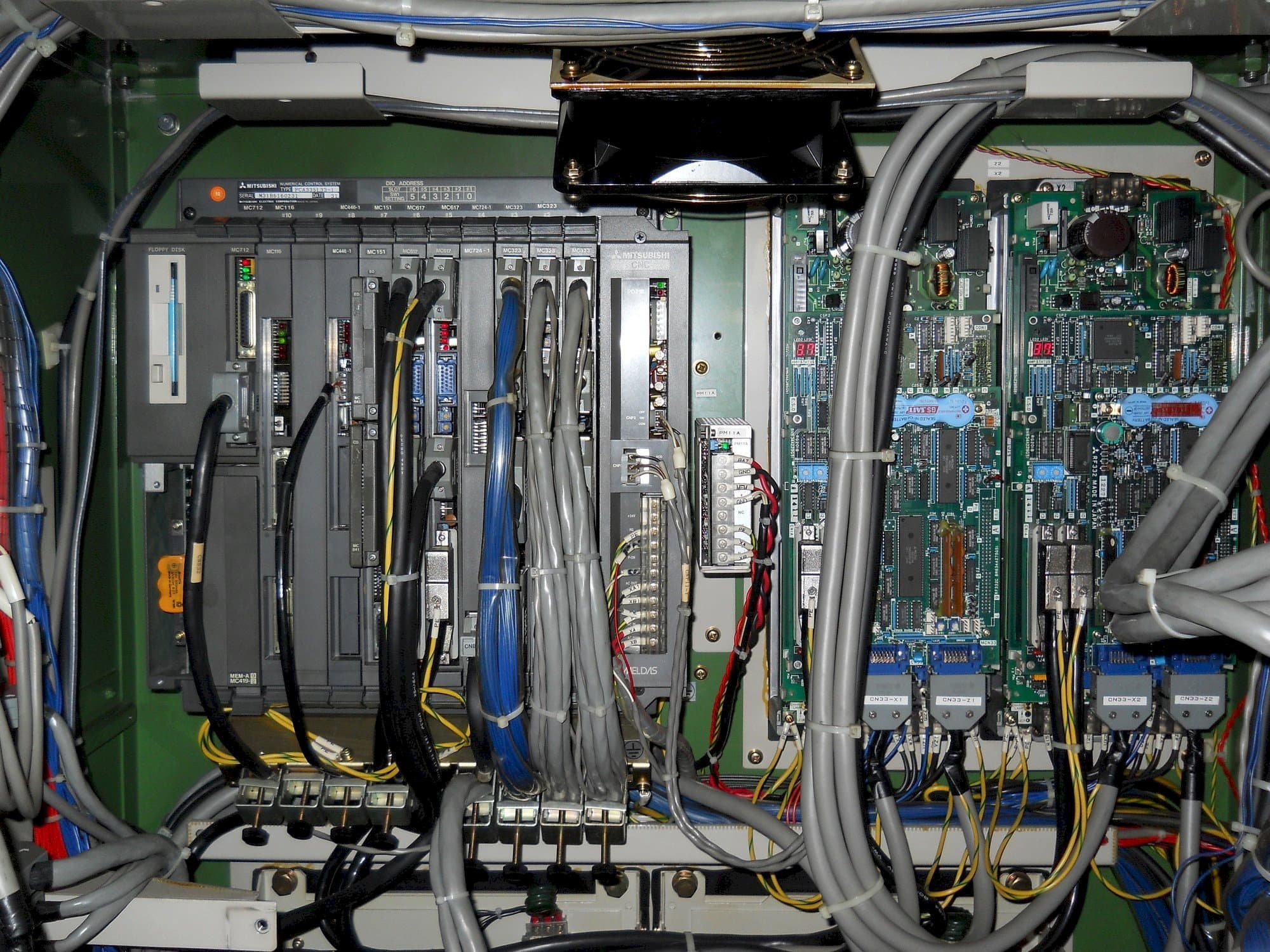 Vista Frontal da Mazak Multiplex 610 máquina