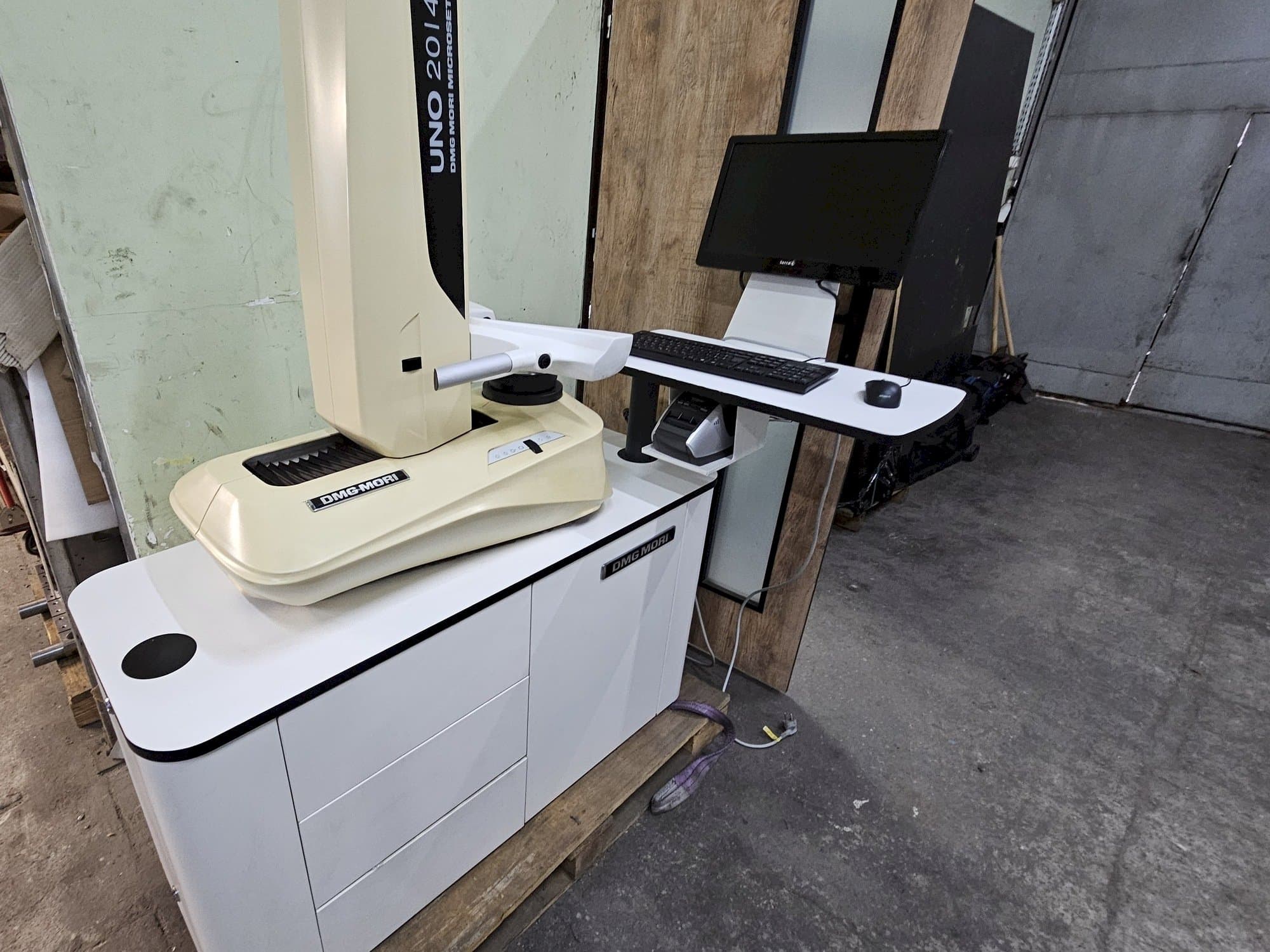 Vista Frontal  da DMG MORI UNO 20/40  máquina