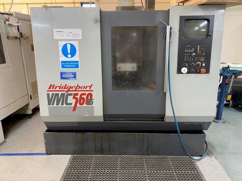 Vista Frontal da Bridgeport VMC 560/16 máquina