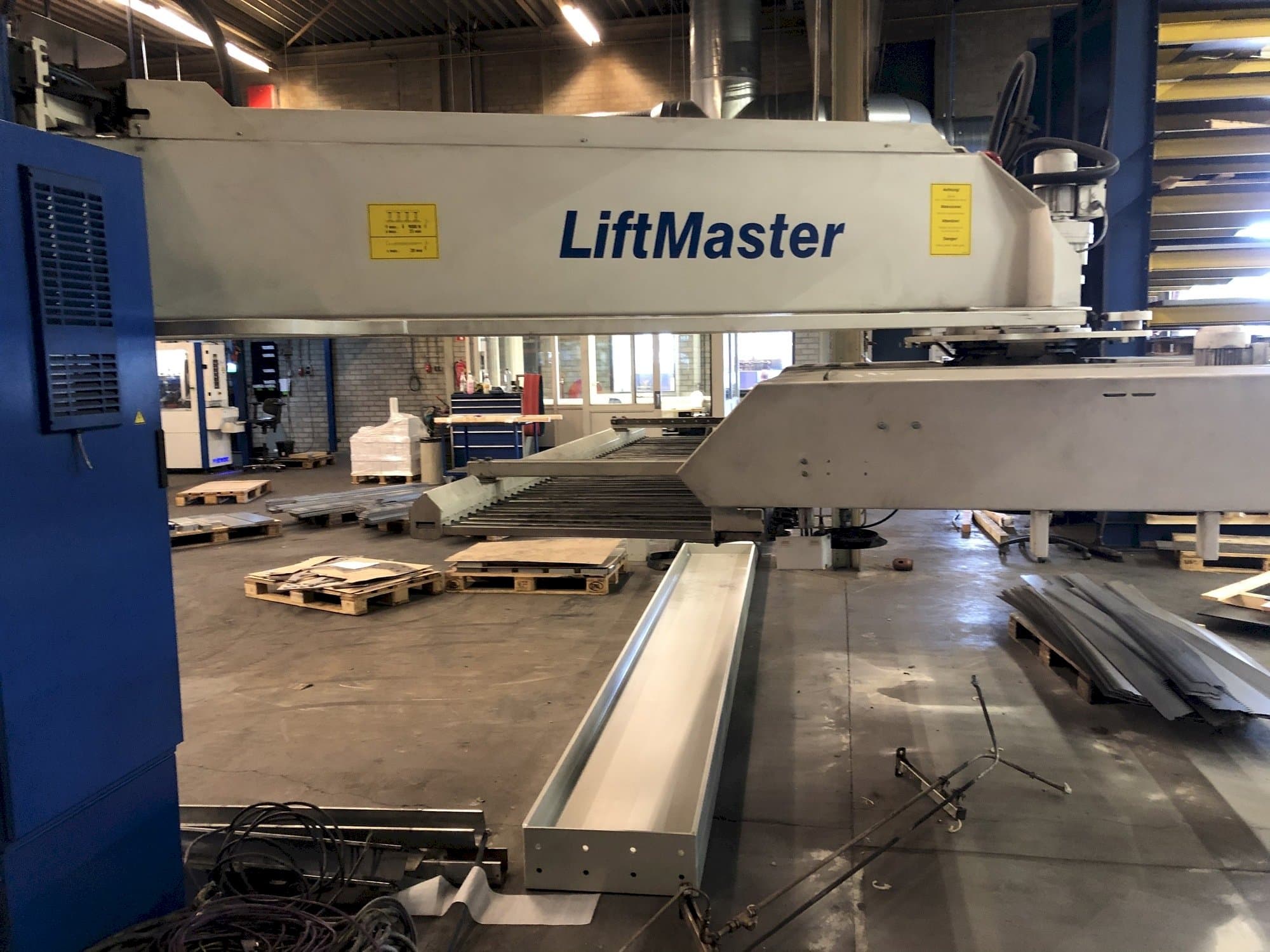 Vista Frontal da Trumpf Liftmaster máquina