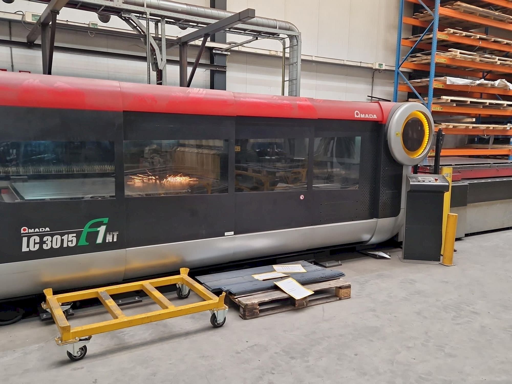 Vista Frontal da AMADA LC3015 F1 NT máquina