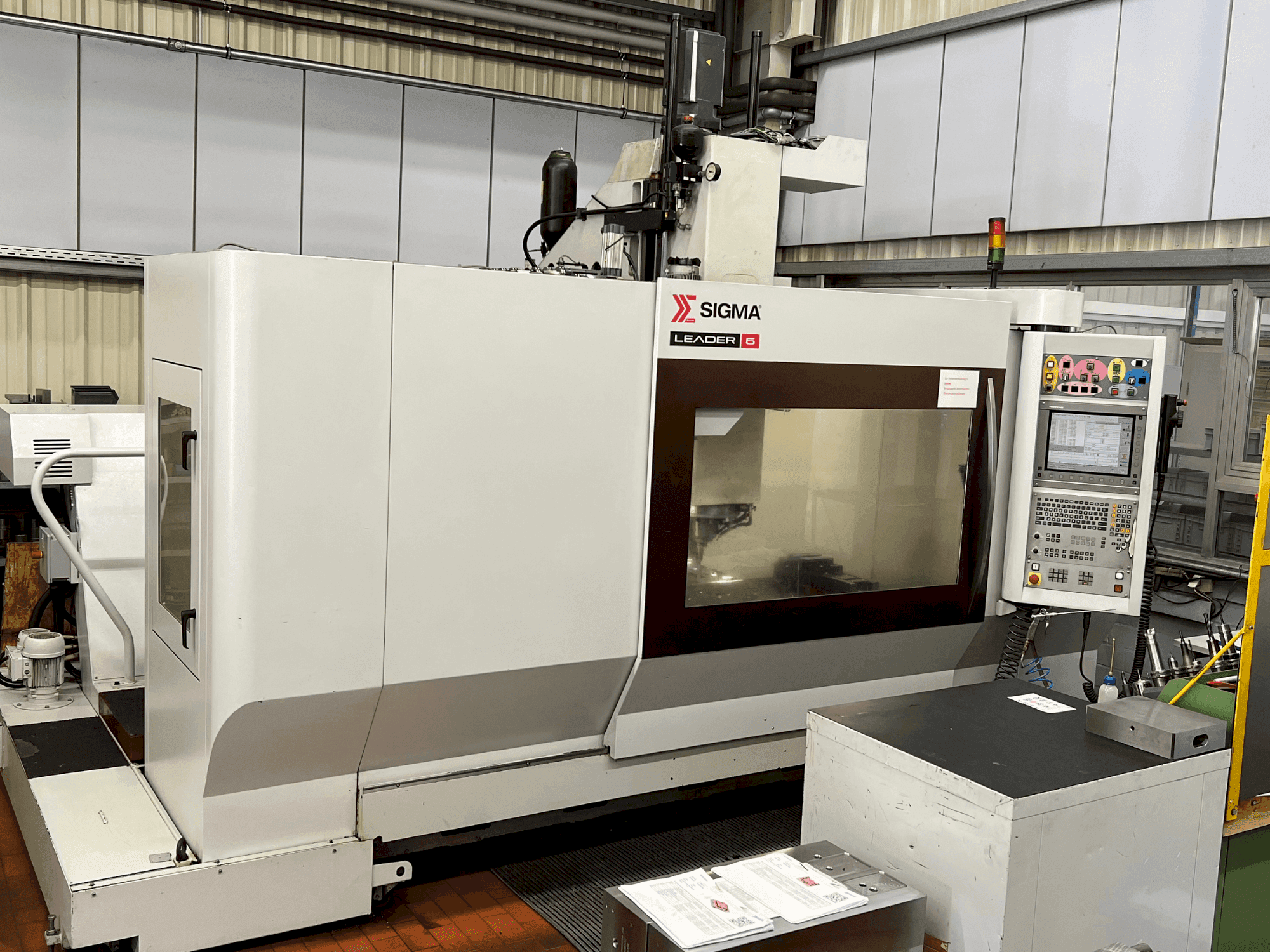 Vista Frontal  da Sigma Leader 6  máquina