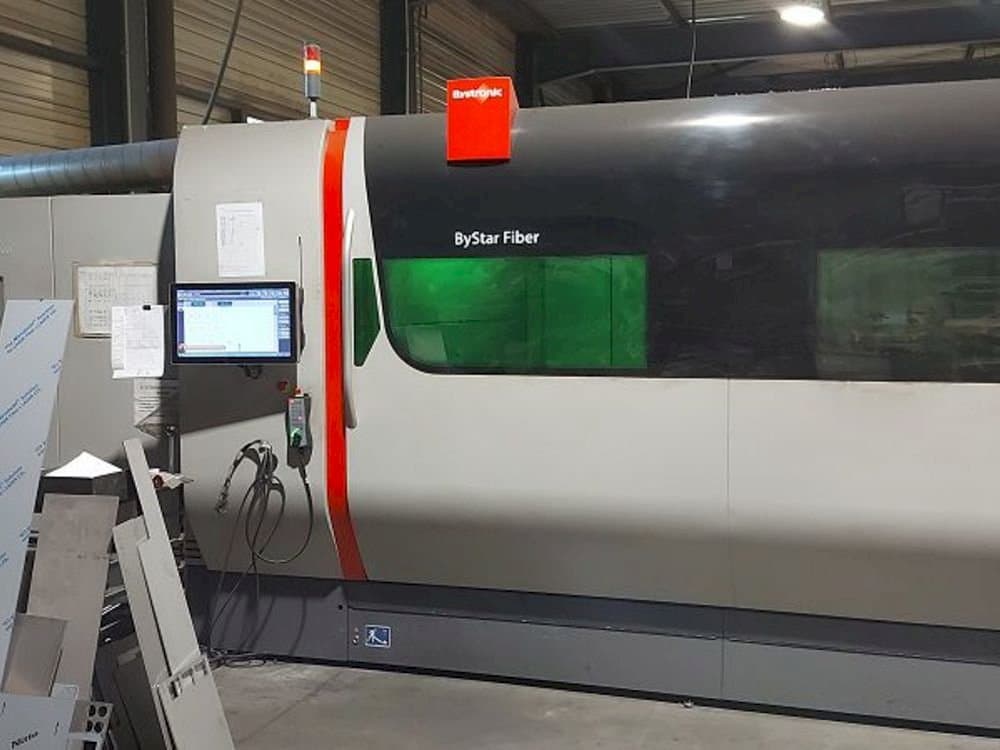 Vista Frontal da Bystronic Bystar fiber máquina