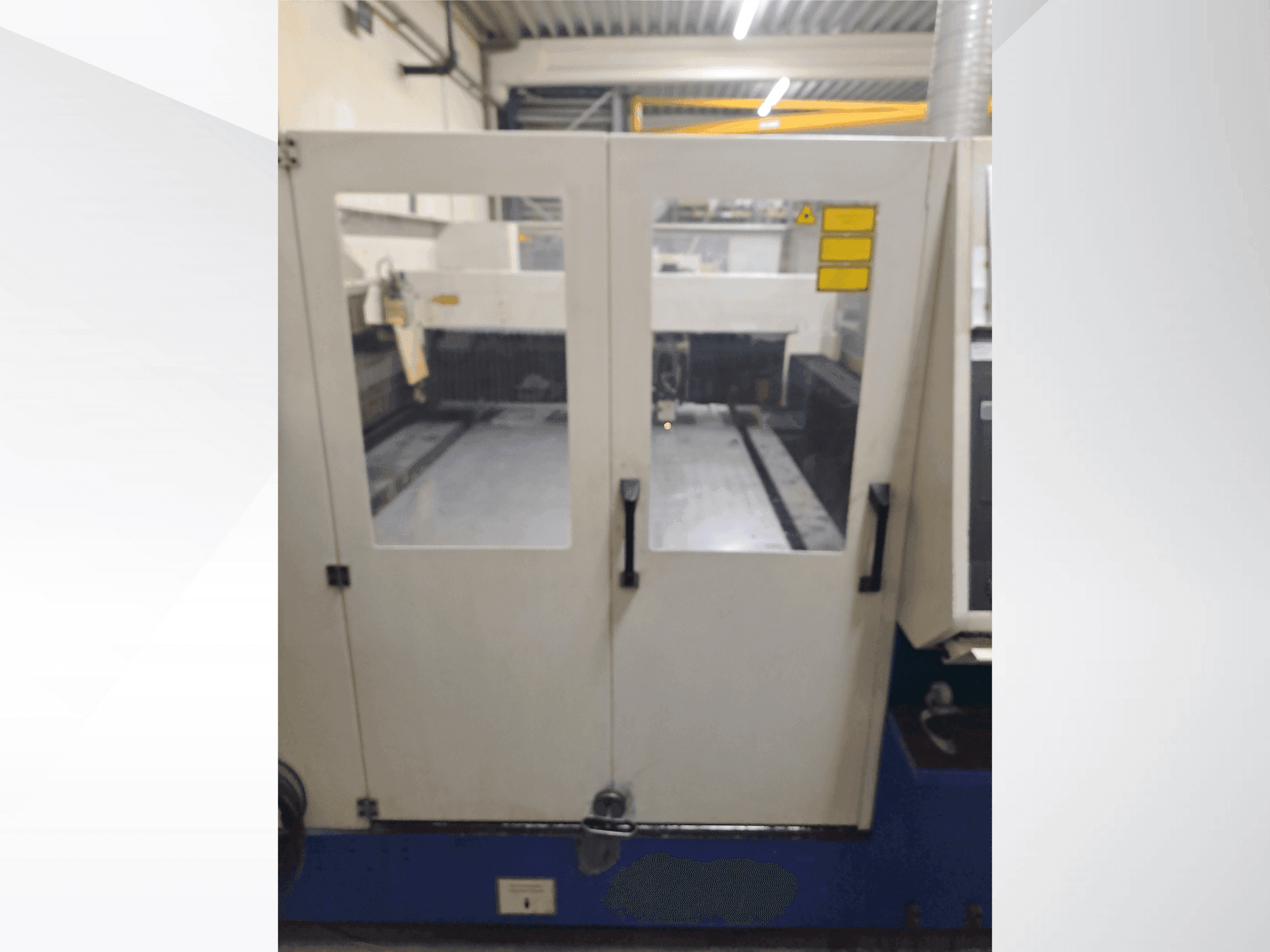 Vista Frontal  da TRUMPF TRUMATIC 3030  máquina