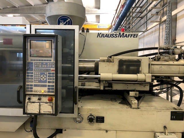 Vista Frontal da Krauss Maffei 150-700 C2 máquina