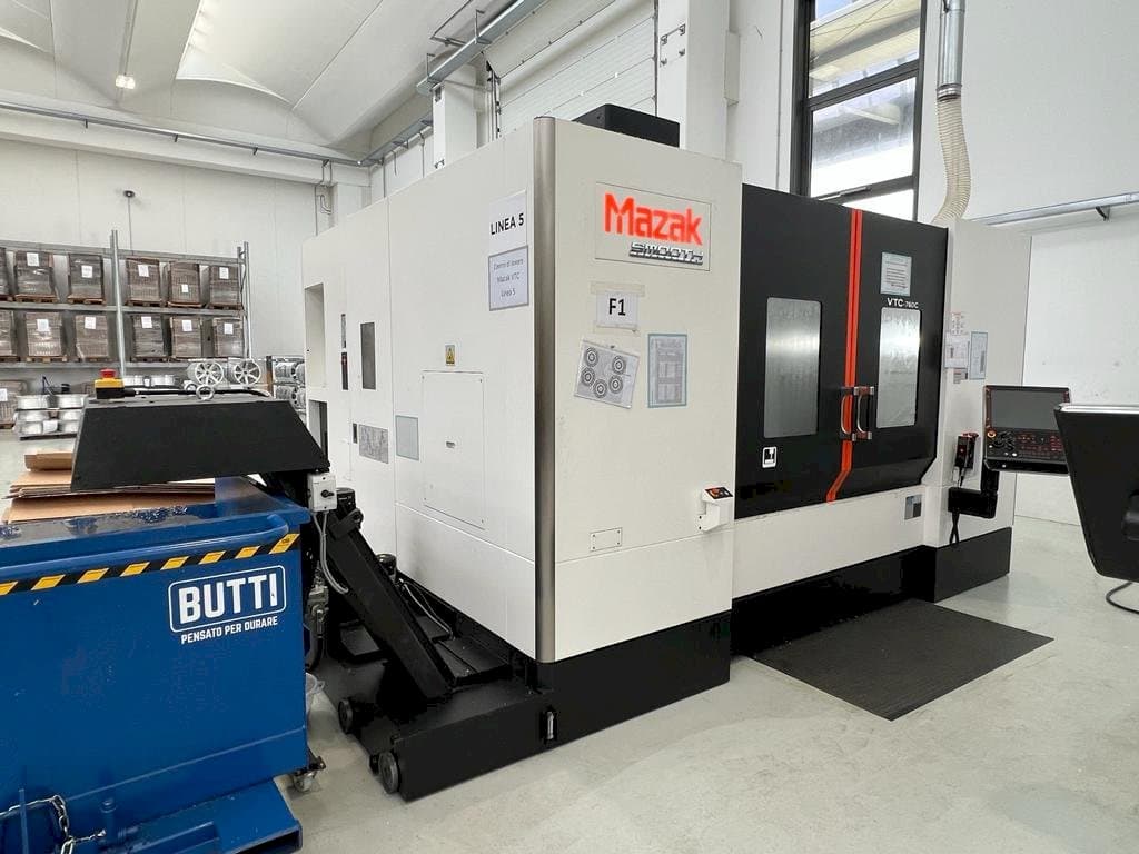 Vista Frontal da Mazak VTC 760 máquina
