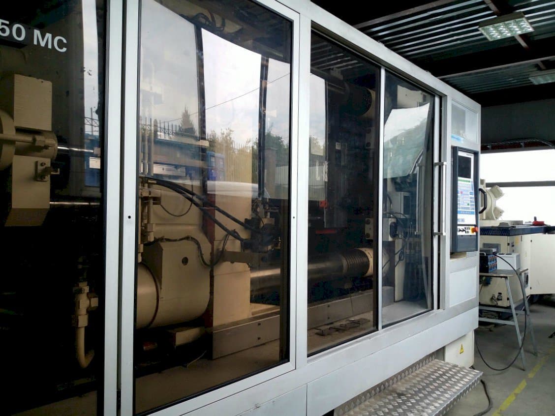 Vista Frontal da Krauss Maffei KM 800/1330 MC máquina
