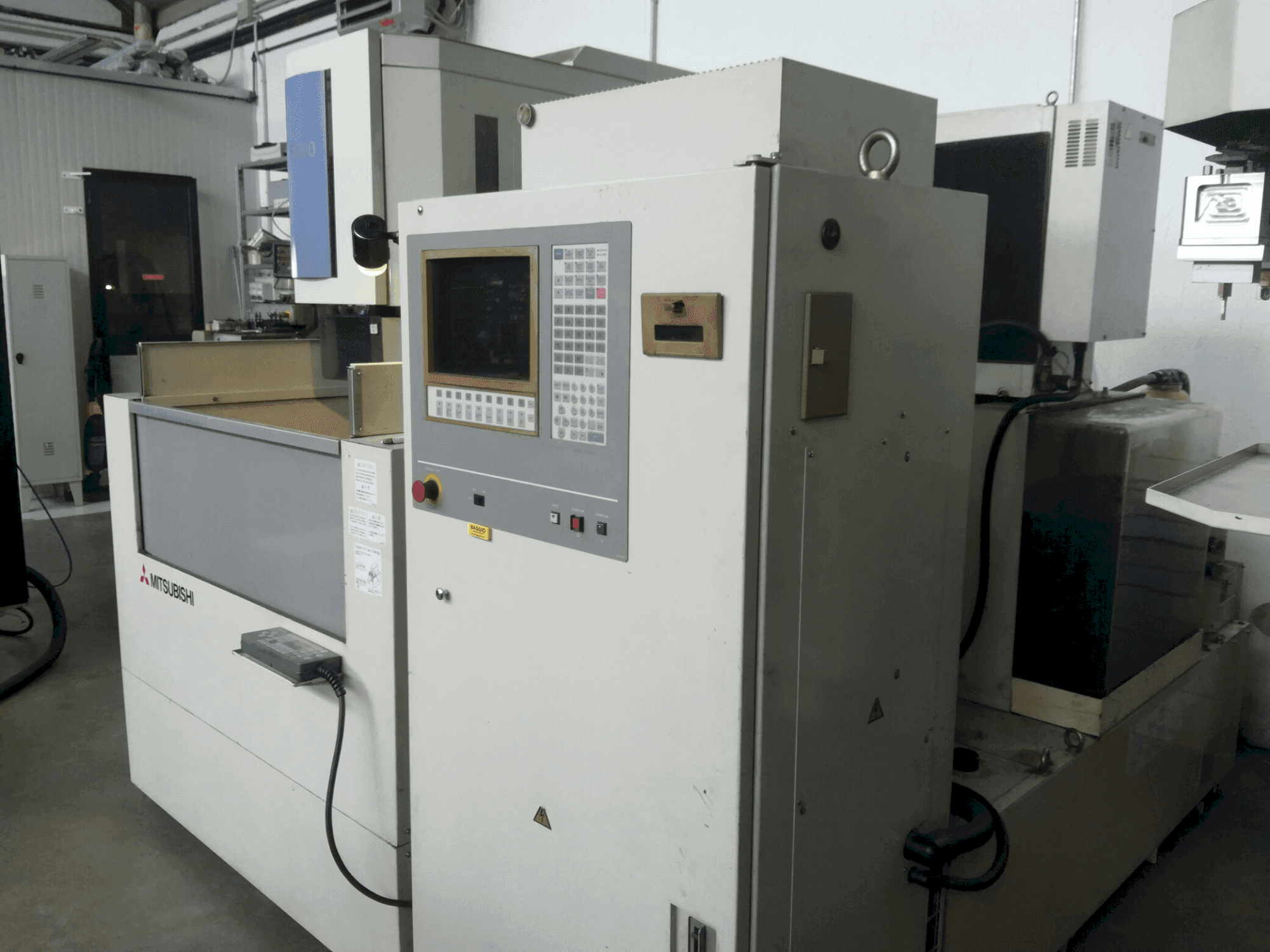 Vista Frontal da Mitsubishi FX 20 máquina