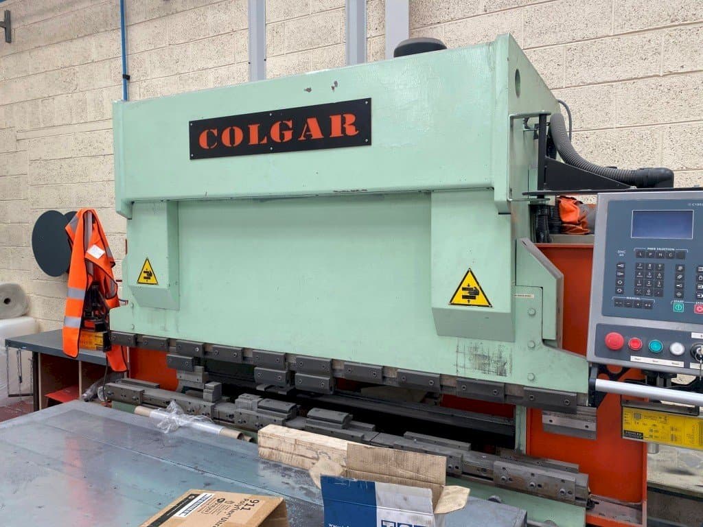 Vista Frontal  da Colgar PI 316/21  máquina