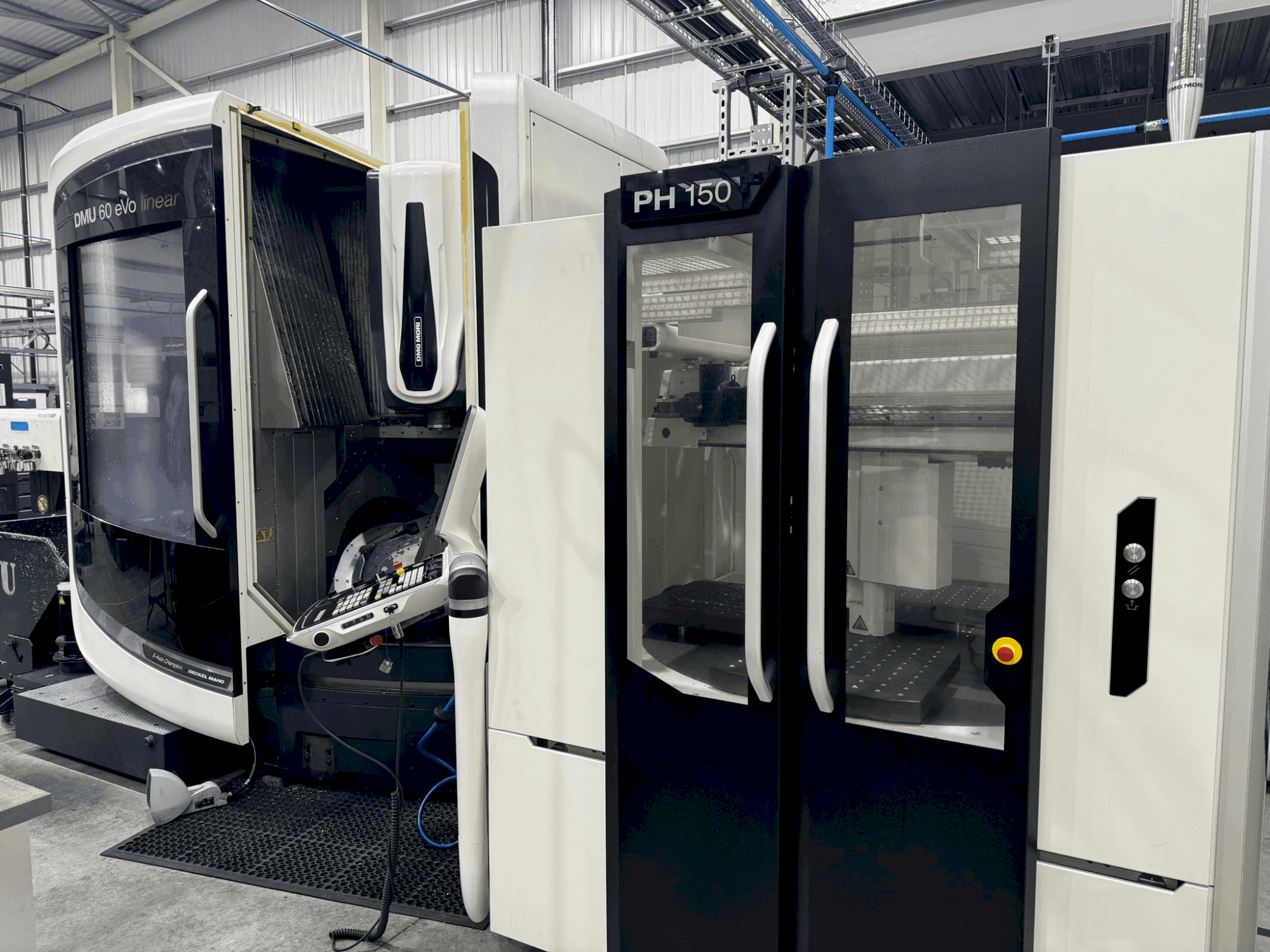 Vista Frontal da DMG MORI DMU 60 eVo + PH150 máquina