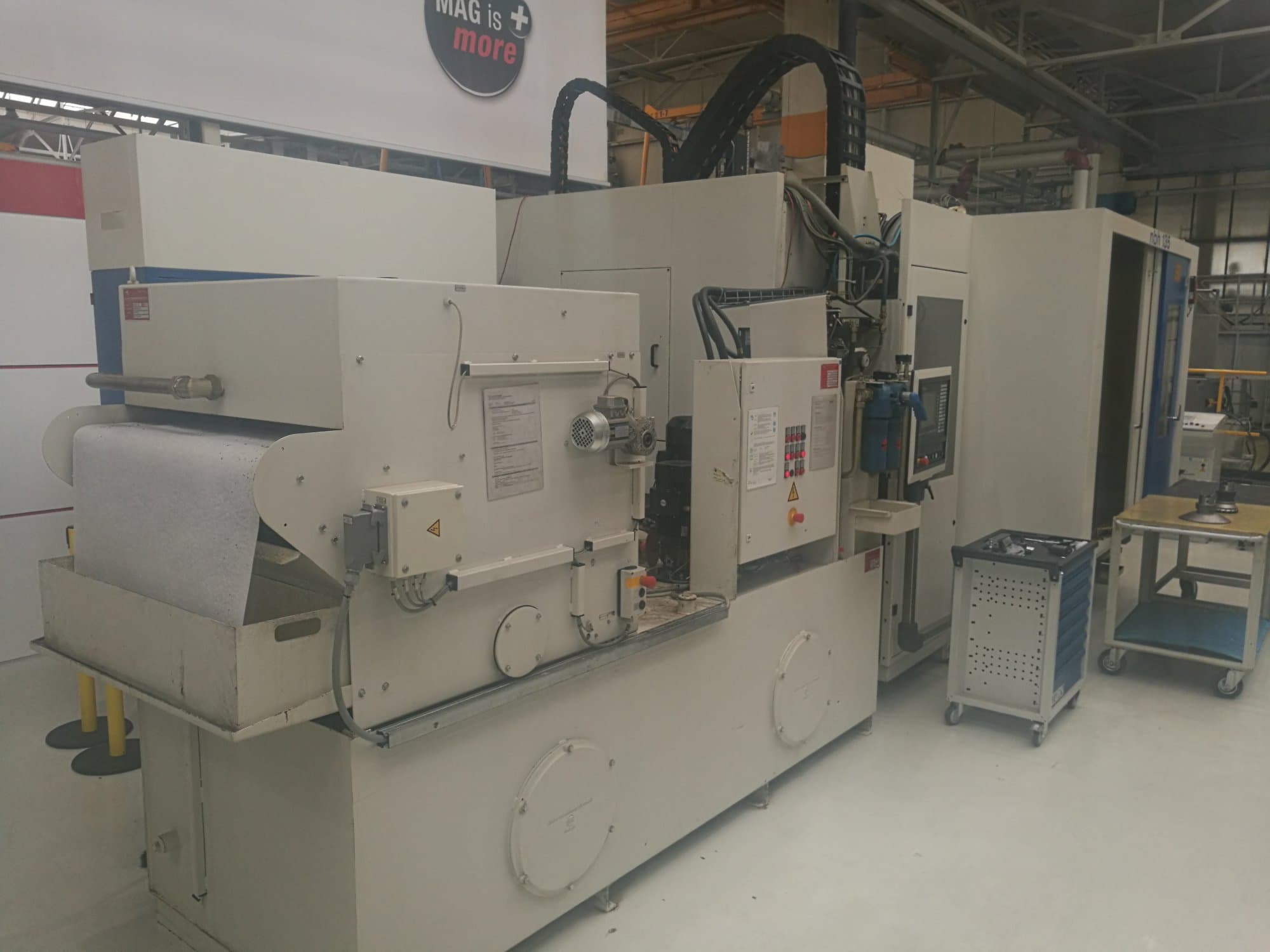 Vista Esquerda da Hueller Hille NBH 135 máquina