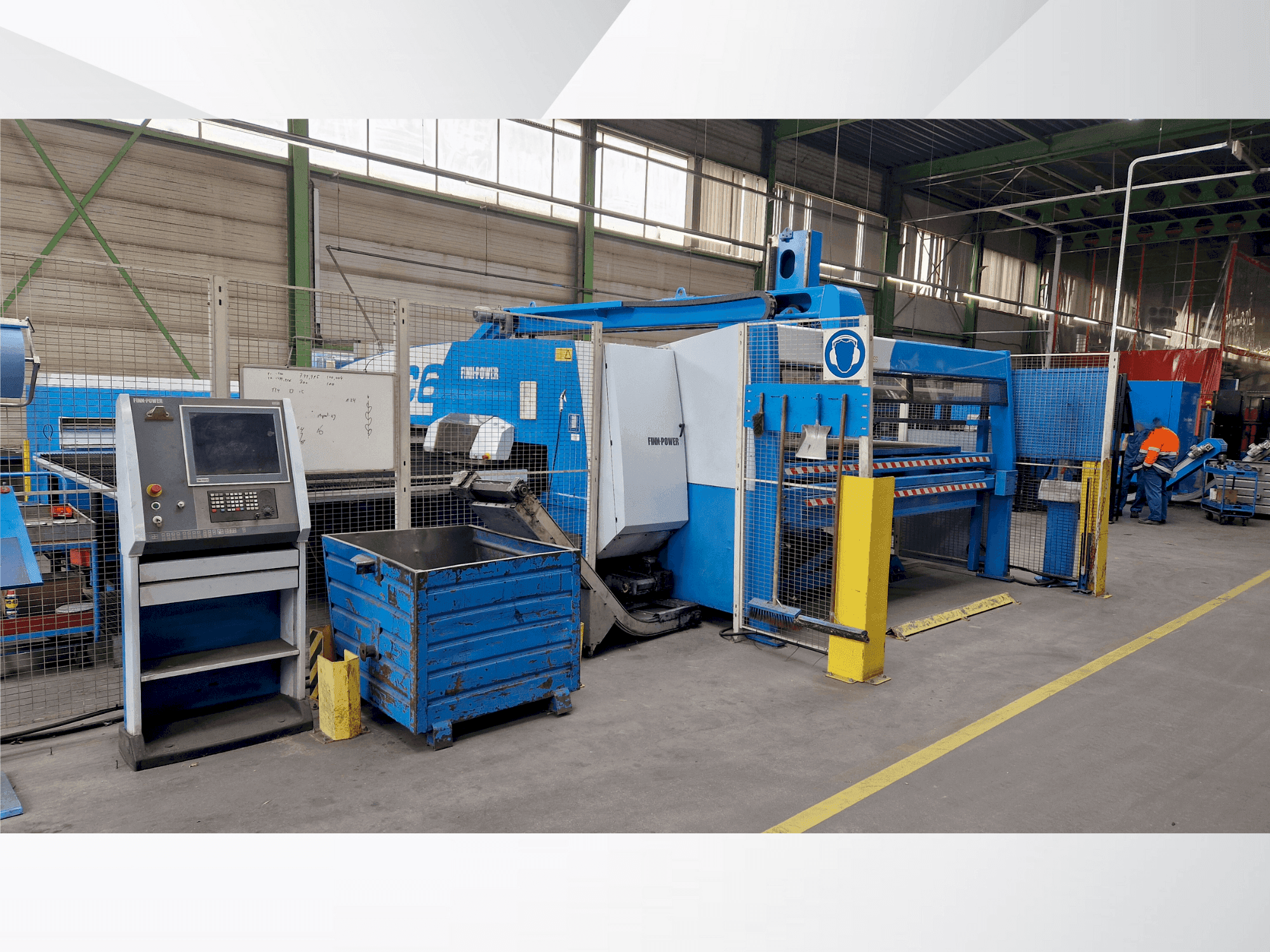 Vista Frontal da Finn-Power C6 máquina