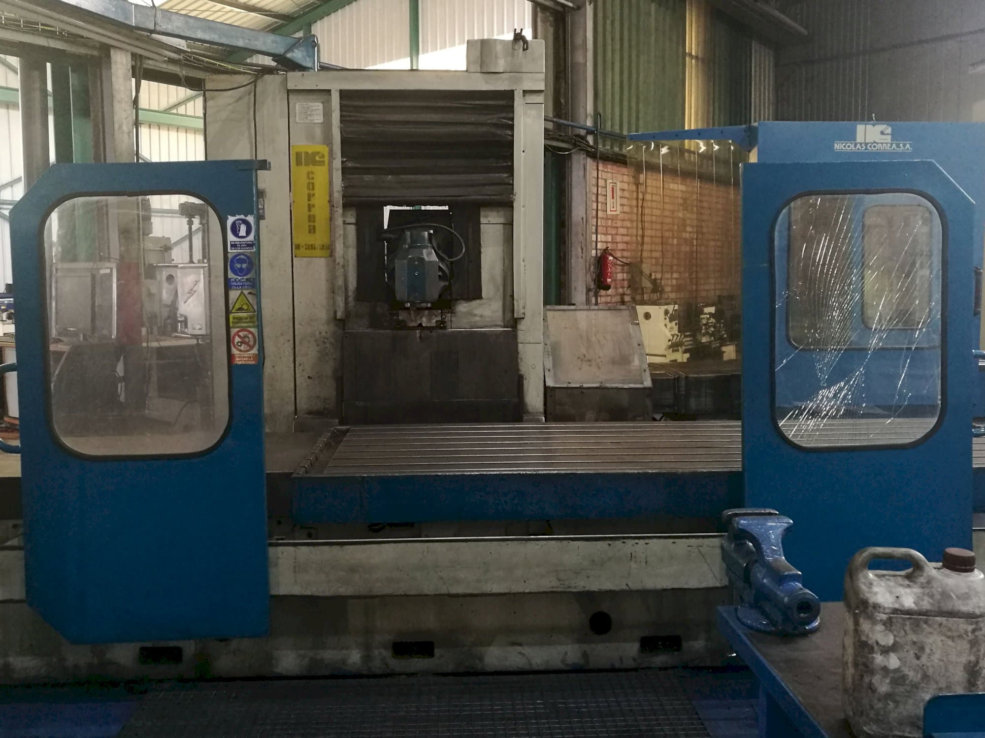 Vista Frontal  da Correa A25-25  máquina