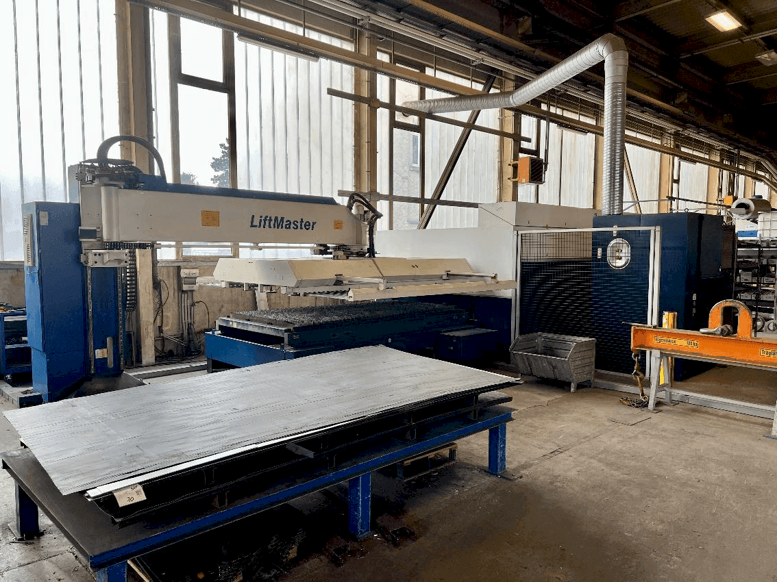 Vista Frontal da TRUMPF TruLaser 3030 Fiber máquina