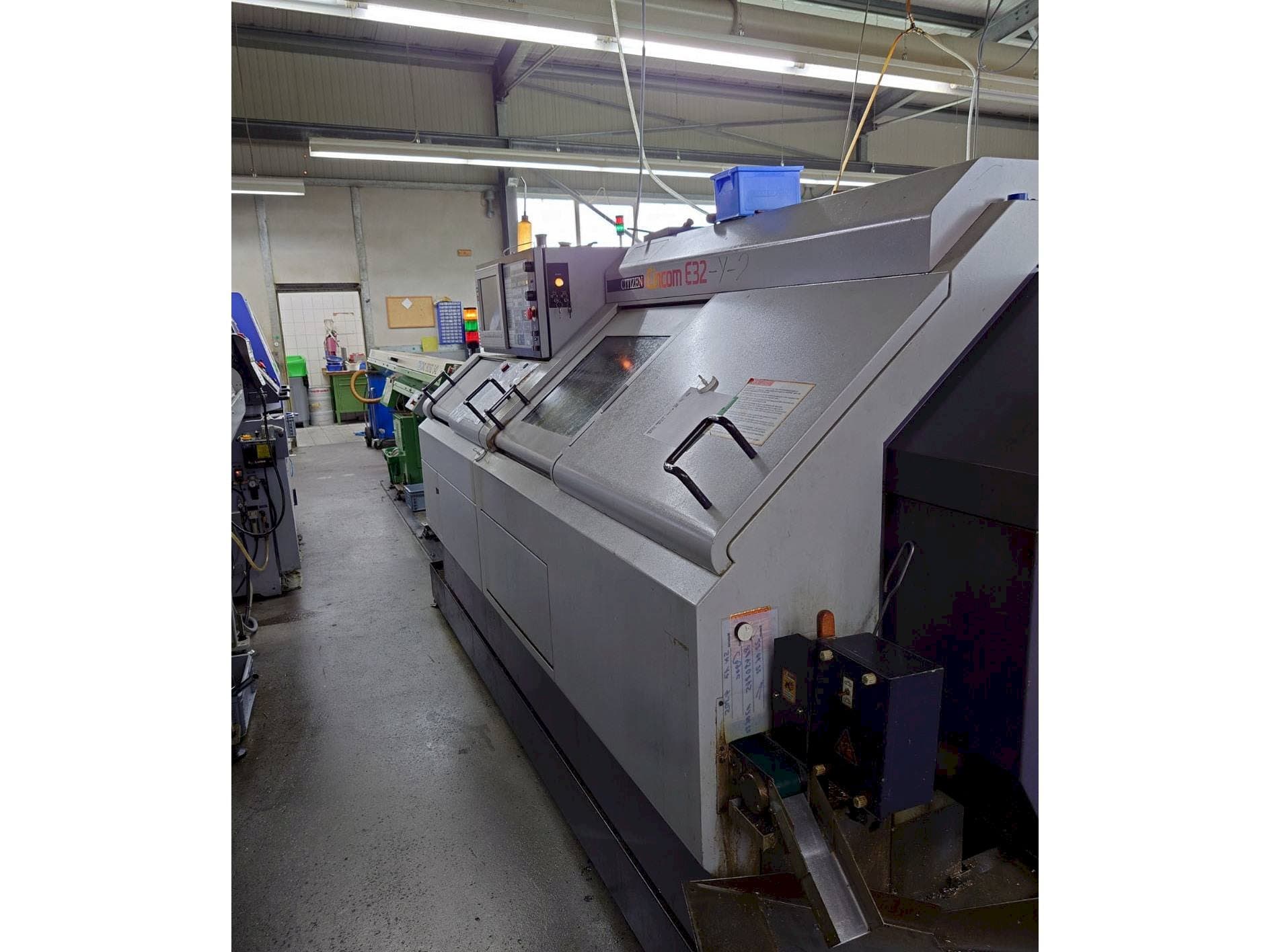 Vista Lateral Direita da Citizen E32-Y-2 máquina