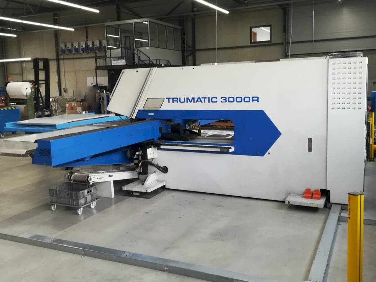 Vista Frontal  da Trumpf Trumatic 3000R  máquina